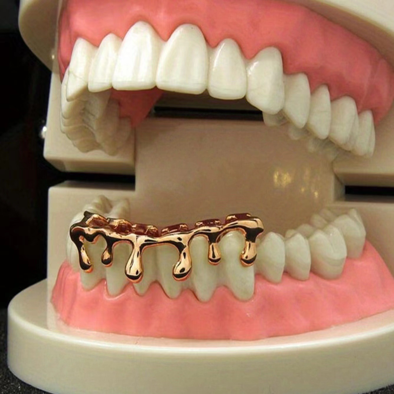Body Jewelry Europe - Die wassertropfenförmigen, unteren Zähne Hip-Hop-Zahnornamente mit