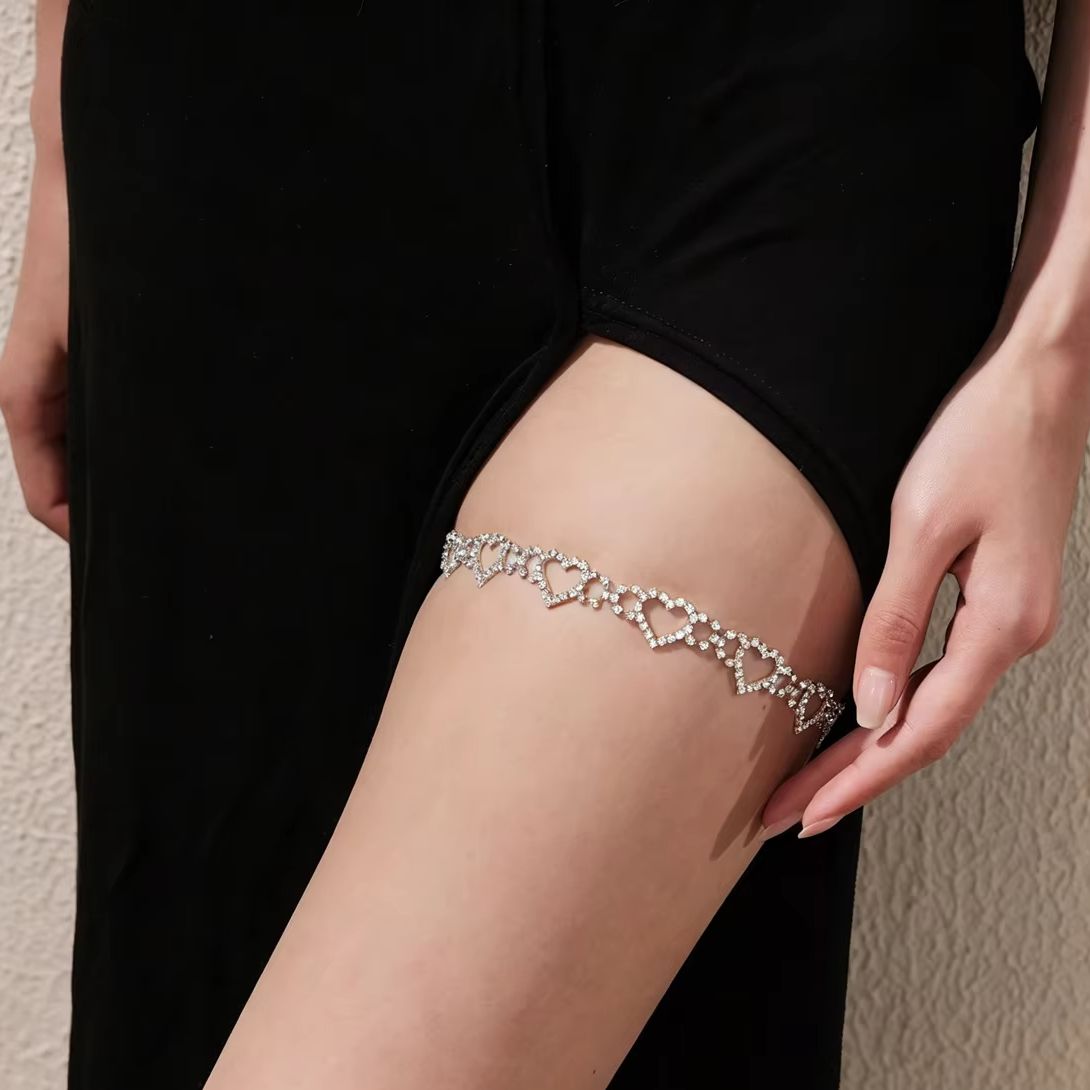Body Jewelry Leg Chain - Herzförmige Beinkette mit Strass, Schwarze Schnürkette,
