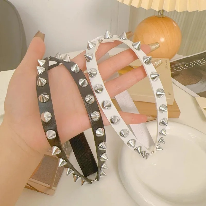 Doppelreihiger Kegelnieten-Bei – Body Jewelry Leg Chain Bewertung und Preis